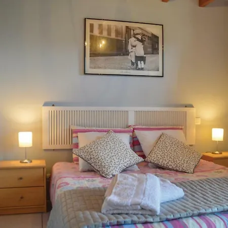 בית נופש Two-bedroom Holiday In Asnois *