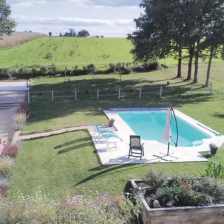 Two-bedroom Holiday In Asnois Asnois (Vienne)