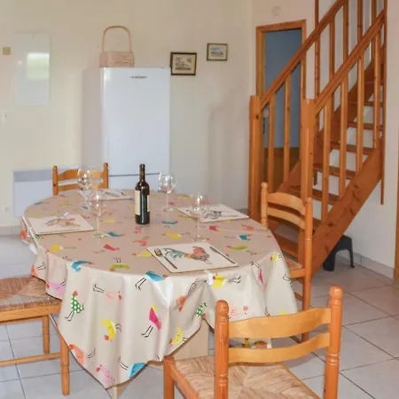 בית נופש Two-bedroom Holiday In Asnois *